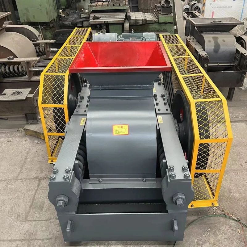 Double toothed roller crusher